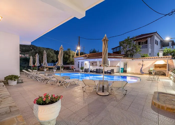 Denise Studios And Apartments