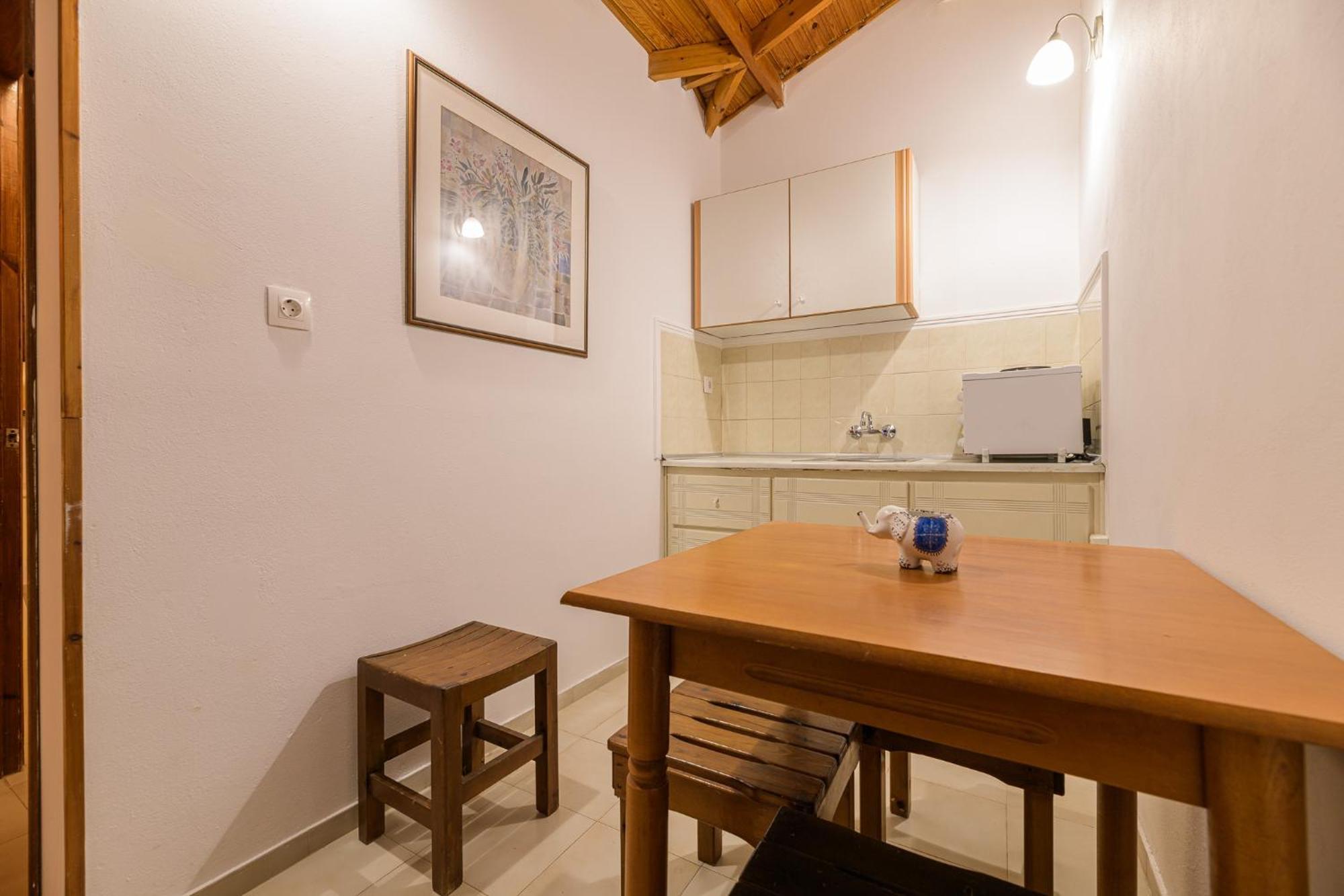Denise Studios And Apartments