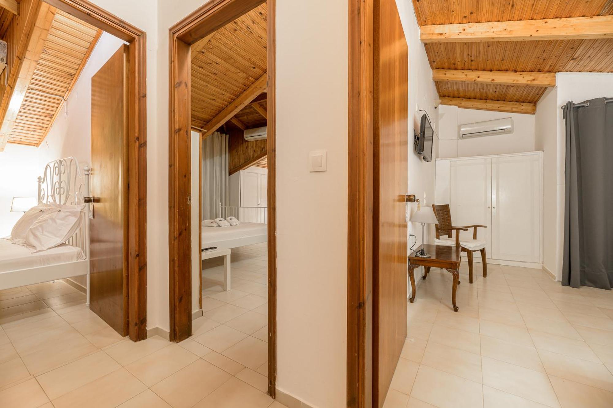 Апарт-отель Denise Studios And Apartments